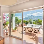 Molo 44 Puerto Banus מארבלה