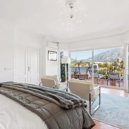 Molo 44 Puerto Banús Pensión 4*