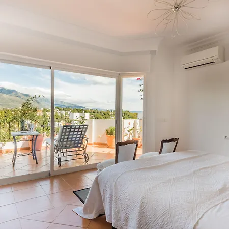 Molo 44 Puerto Banus Vendégház 4*