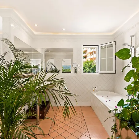 Molo 44 Puerto Banus Marbella