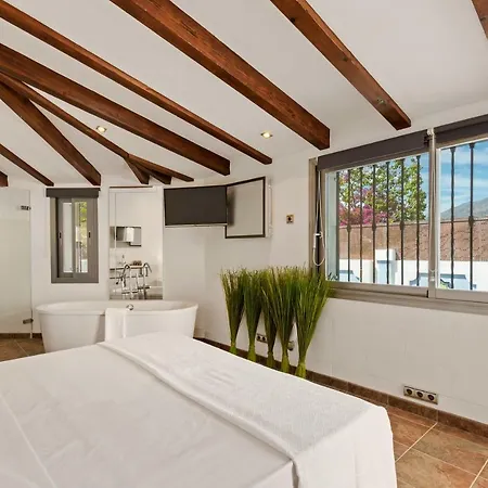 Molo 44 Puerto Banus Гостевой дом Марбелья