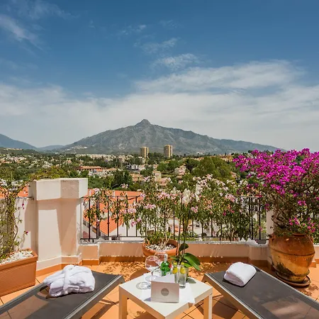 Molo 44 Puerto Banús Pensión 4*
