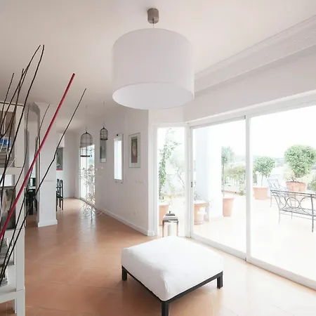 Molo 44 Puerto Banús Pensión 4*