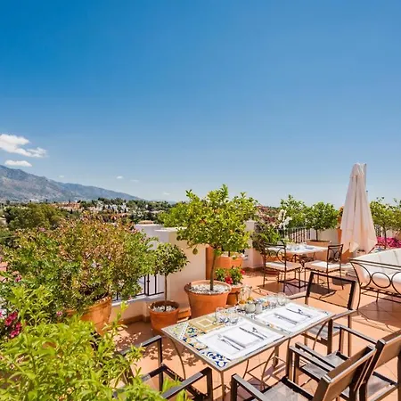 Molo 44 Puerto Banus Гостевой дом Марбелья
