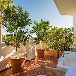 Molo 44 Puerto Banus 4* マルベーリャ