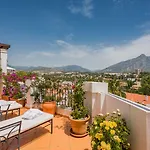 Molo 44 Puerto Banus 4* マルベーリャ