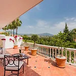 Molo 44 Puerto Banus 4* マルベーリャ
