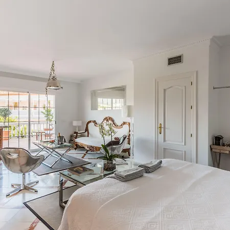 Molo 44 Puerto Banus 4* マルベーリャ
